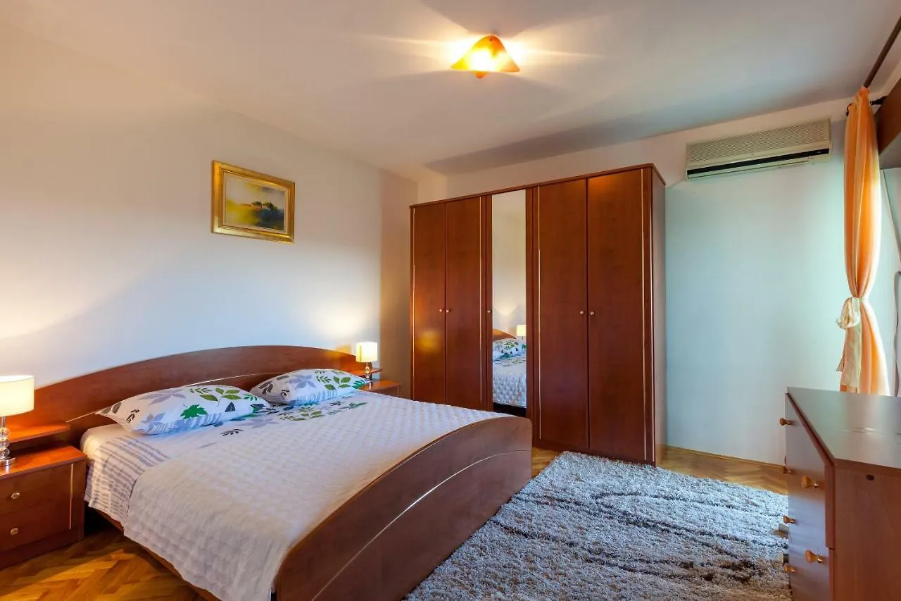 Apartman Stela Gornje Sitno Split Kroatien